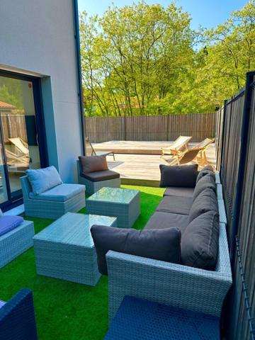 Maison contemporaine aux belles prestations aux Conches.