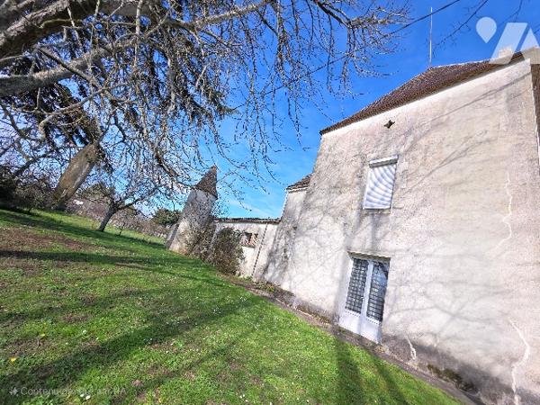 A vendre maison 5 pièces de144m² avec grange attenante, séchoir et terrain.