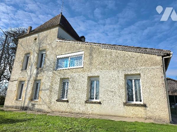 A vendre maison 5 pièces de144m² avec grange attenante, séchoir et terrain.