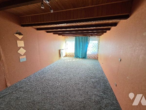 A vendre maison 5 pièces de144m² avec grange attenante, séchoir et terrain.