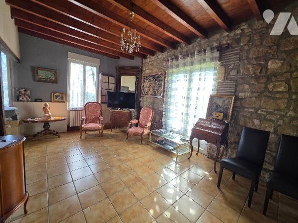 A vendre maison 5 pièces de144m² avec grange attenante, séchoir et terrain.