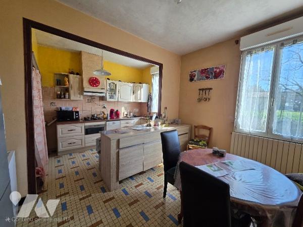 A vendre maison 5 pièces de144m² avec grange attenante, séchoir et terrain.
