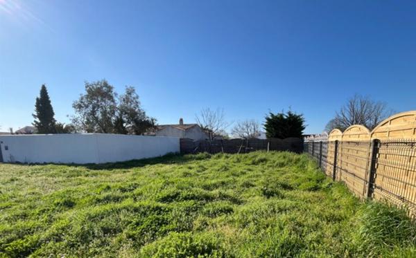 Terrain à vendre |                                       Le Château-d'Oléron |                                          327 m²