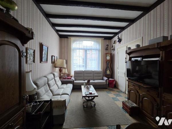 LAMBERSART, AU PIED DU METRO- MAISON 1930 A MODERNISER DANS SON ENSEMBLE - 117 M2 HAB - JARDIN