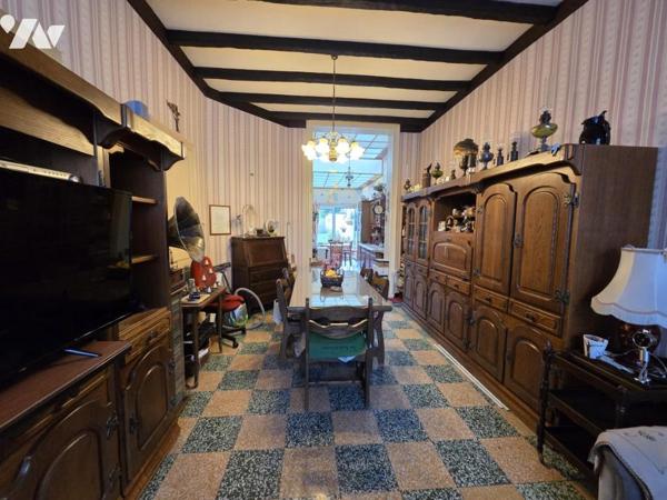 LAMBERSART, AU PIED DU METRO- MAISON 1930 A MODERNISER DANS SON ENSEMBLE - 117 M2 HAB - JARDIN