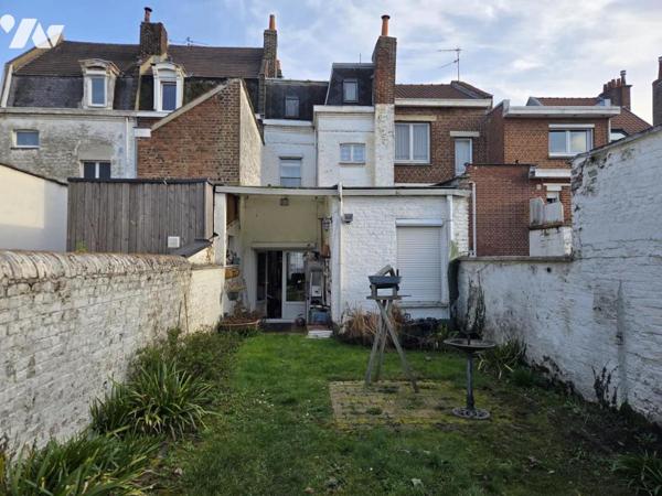 LAMBERSART, AU PIED DU METRO- MAISON 1930 A MODERNISER DANS SON ENSEMBLE - 117 M2 HAB - JARDIN