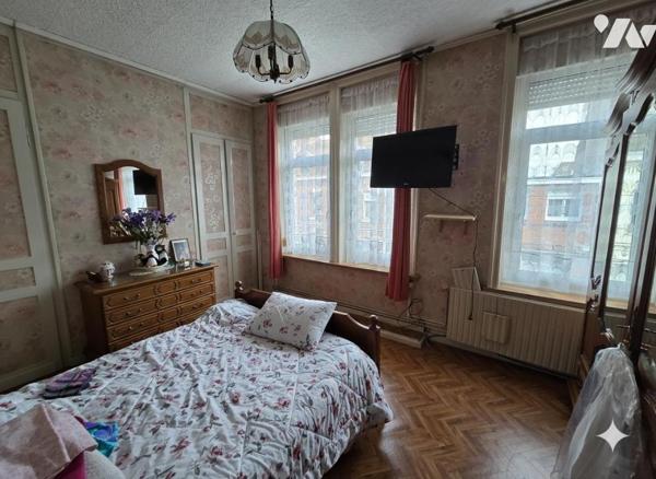 LAMBERSART, AU PIED DU METRO- MAISON 1930 A MODERNISER DANS SON ENSEMBLE - 117 M2 HAB - JARDIN