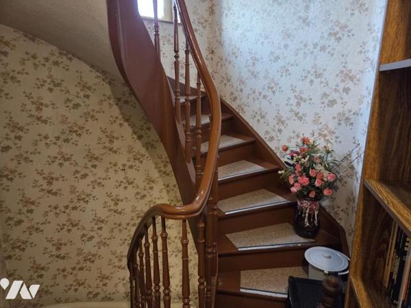 LAMBERSART, AU PIED DU METRO- MAISON 1930 A MODERNISER DANS SON ENSEMBLE - 117 M2 HAB - JARDIN