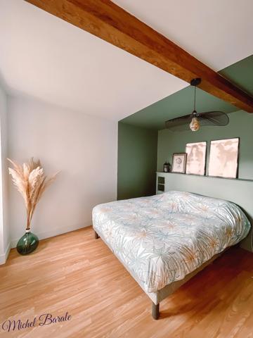 Grande Ferme de 250m2 habitables avec 700m2 de dépendances sur un terrain de 7500m2 proche de Feurs