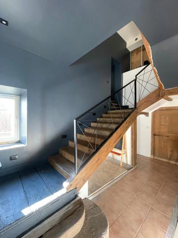 Grande Ferme de 250m2 habitables avec 700m2 de dépendances sur un terrain de 7500m2 proche de Feurs