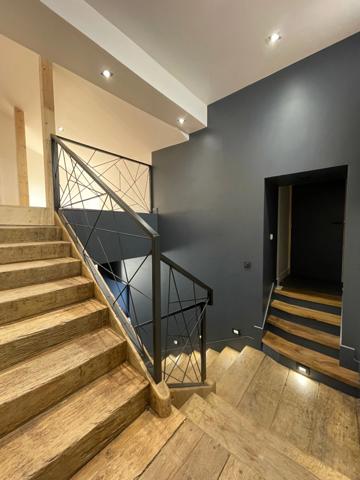 Grande Ferme de 250m2 habitables avec 700m2 de dépendances sur un terrain de 7500m2 proche de Feurs