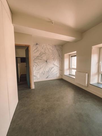 Grande Ferme de 250m2 habitables avec 700m2 de dépendances sur un terrain de 7500m2 proche de Feurs