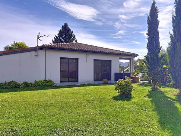 Villa contemporaine avec piscine et très faible consommation énergétique