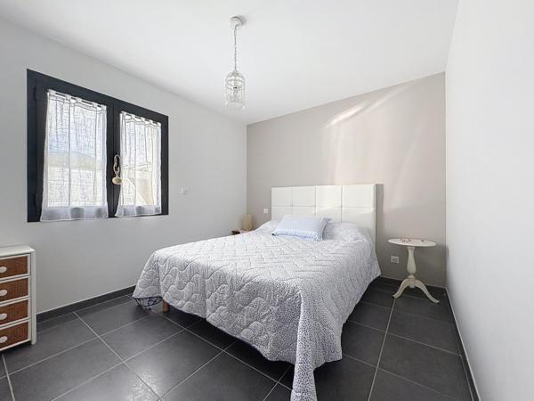 Villa contemporaine avec piscine et très faible consommation énergétique