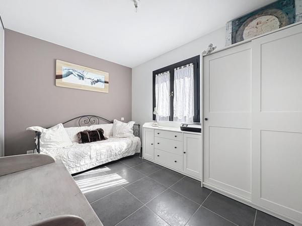 Villa contemporaine avec piscine et très faible consommation énergétique