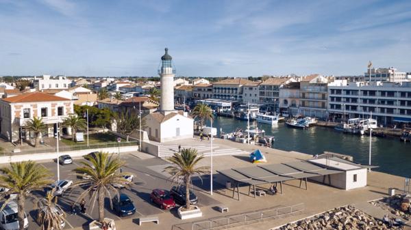 GARD (30) LE GRAU DU ROI (30240) à vendre Fonds de commerce bar restaurant en EMPLACEMENT N°1 sur LE QUAI COLBERT..