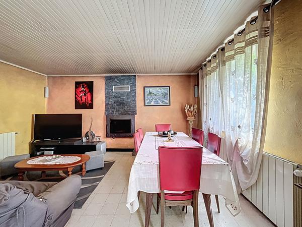 ETOILE SUR RHONE : Corps de ferme en pierre a renover 6 pieces 4 chambres et plusieurs dependances