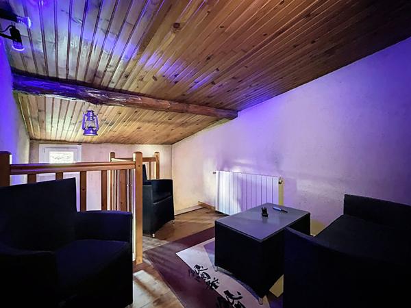 ETOILE SUR RHONE : Corps de ferme en pierre a renover 6 pieces 4 chambres et plusieurs dependances