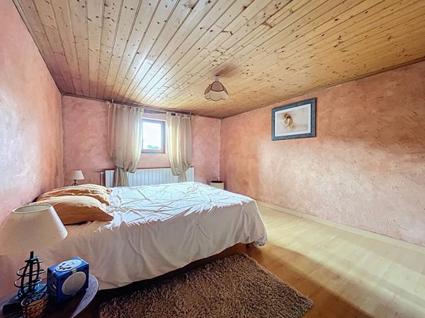 ETOILE SUR RHONE : Corps de ferme en pierre a renover 6 pieces 4 chambres et plusieurs dependances