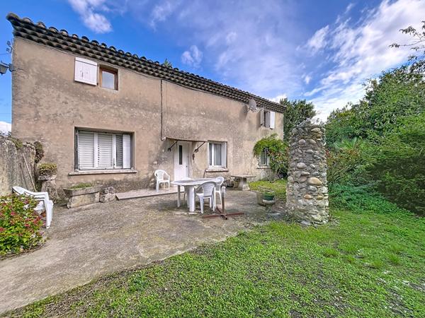 ETOILE SUR RHONE : Corps de ferme en pierre a renover 6 pieces 4 chambres et plusieurs dependances