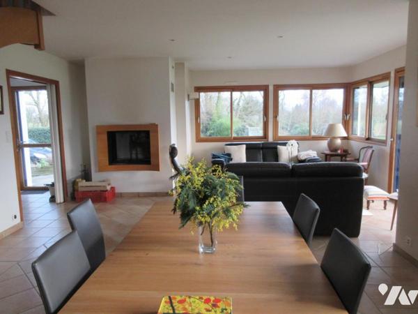 TRES BELLE MAISON DE 2002 SUR PRES DE 1 HECTAR DE TERRAIN