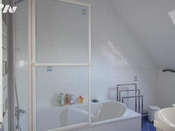 TRES BELLE MAISON DE 2002 SUR PRES DE 1 HECTAR DE TERRAIN