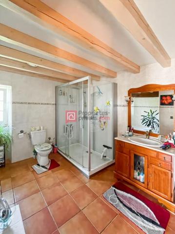 Authentique ferme basque rénovée avec goût, à seulement 4 km du centre d'Ustaritz