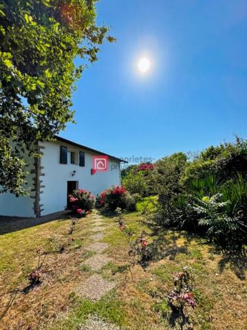 Authentique ferme basque rénovée avec goût, à seulement 4 km du centre d'Ustaritz