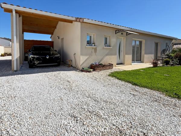 MAISON COSY DE PLAIN-PIED AVEC PISCINE DANS UN ENVIRONNEMENT CALME ET RECHERCHÉ