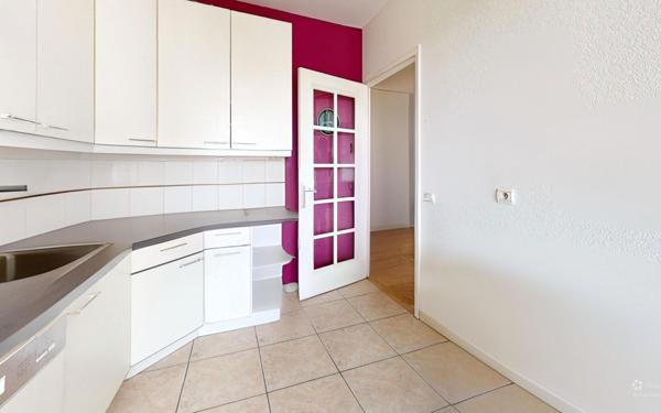 Appartement à vendre    3 pièces • 82 m2 Bron