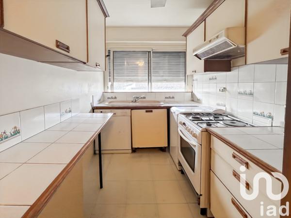 Appartement 3 pièces de 94 m² à Paris (75016)