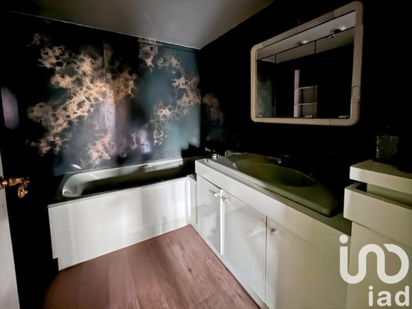 Appartement 3 pièces de 94 m² à Paris (75016)