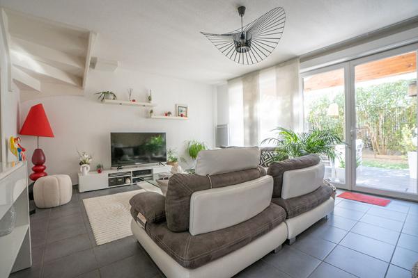 Maison Maison récente de 2013 - 3 chambres avec terrasse et jardin - Quartier résidentiel calme à Eysines 76 m²