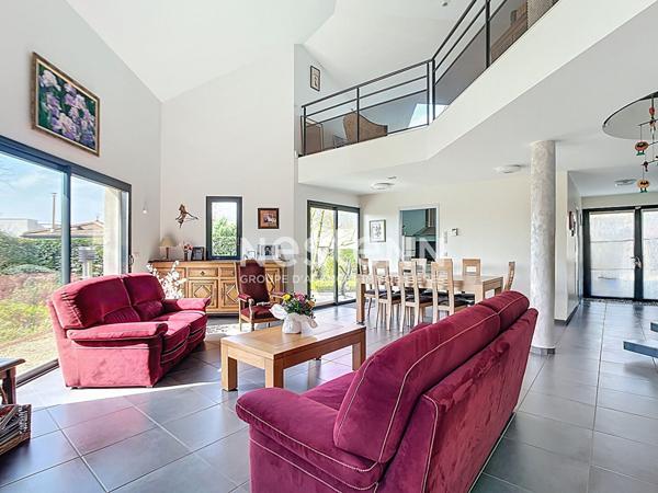 MAISON A VENDRE - RILLIEUX-LA-PAPE - QUARTIER LA ROUE - 122 m² - JARDIN - GARAGE