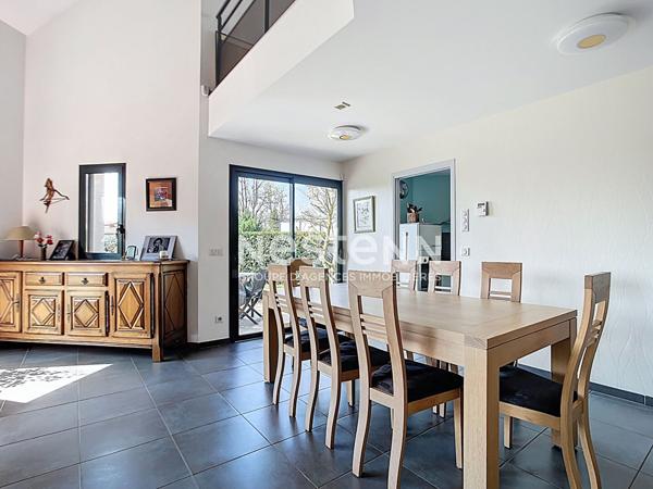 MAISON A VENDRE - RILLIEUX-LA-PAPE - QUARTIER LA ROUE - 122 m² - JARDIN - GARAGE