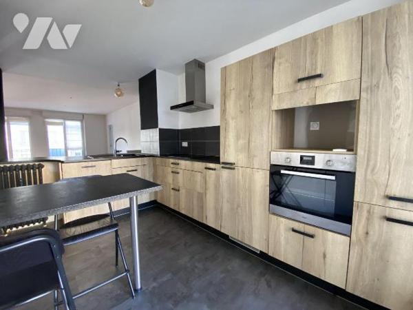 Siam / Triangle d'or - Au premier étage d'un immeuble de standing avec ascenseur, découvrez cet...