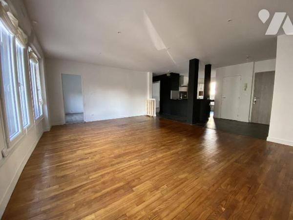 Siam / Triangle d'or - Au premier étage d'un immeuble de standing avec ascenseur, découvrez cet...