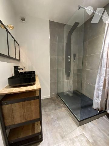 Siam / Triangle d'or - Au premier étage d'un immeuble de standing avec ascenseur, découvrez cet...