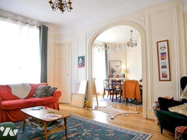 PARIS 7ème, Av Robert Schuman, Appartement 134 m², 5 pièces, cave, garage, chambres-de-bonnes.