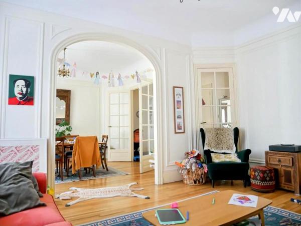 PARIS 7ème, Av Robert Schuman, Appartement 134 m², 5 pièces, cave, garage, chambres-de-bonnes.