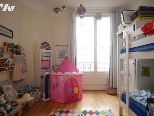 PARIS 7ème, Av Robert Schuman, Appartement 134 m², 5 pièces, cave, garage, chambres-de-bonnes.