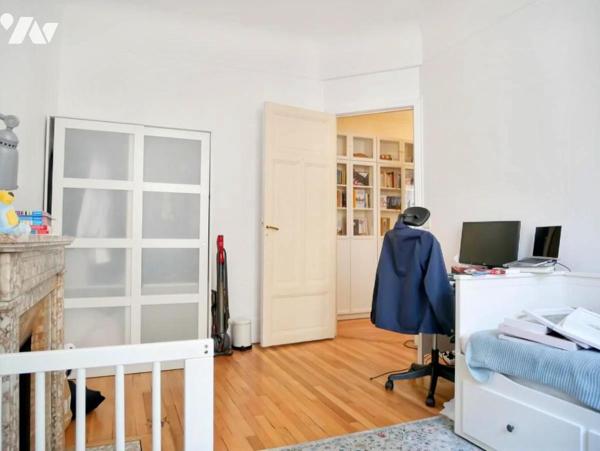 PARIS 7ème, Av Robert Schuman, Appartement 134 m², 5 pièces, cave, garage, chambres-de-bonnes.