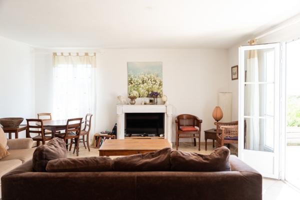 Maison de plain pied au coeur d'un terrain boisé à deux pas de l'océan