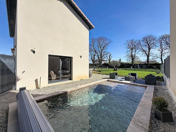 Maison moderne sur la commune de Beligneux , piscine , terrain, garage, 3 chambres