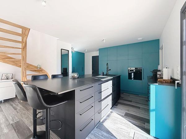 Maison moderne sur la commune de Beligneux , piscine , terrain, garage, 3 chambres