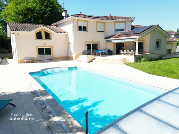 Une villa aux volumes rares au cœur de Belleville – Un cadre privilégié à moins de 30 minutes de Lyon