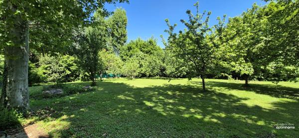 Une villa aux volumes rares au cœur de Belleville – Un cadre privilégié à moins de 30 minutes de Lyon