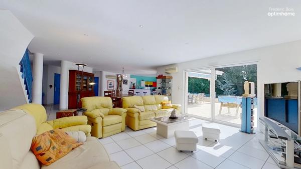 Une villa aux volumes rares au cœur de Belleville – Un cadre privilégié à moins de 30 minutes de Lyon