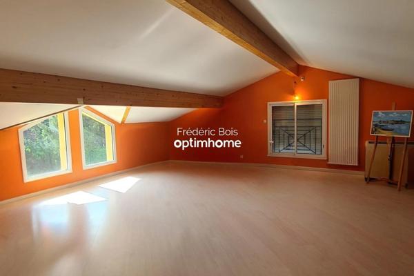 Une villa aux volumes rares au cœur de Belleville – Un cadre privilégié à moins de 30 minutes de Lyon