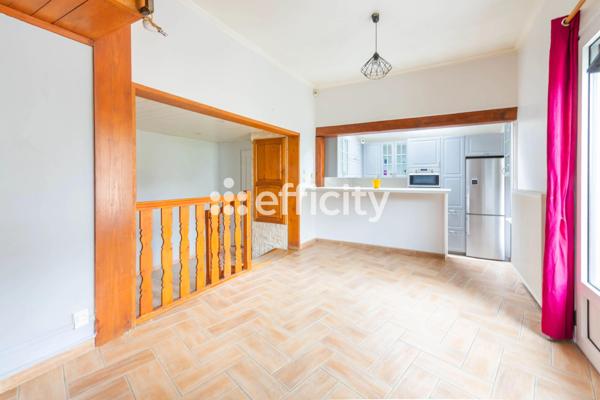 Maison
         4 pièces
        - 83 m² Exclusivité 315 000 € *